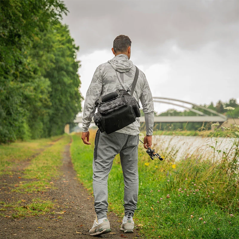Fox Rage Camo Voyager Medium Tackle Bag